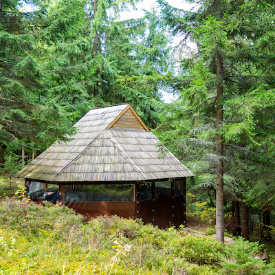 Forest playhouse at Simplicity Retreat Baisoara