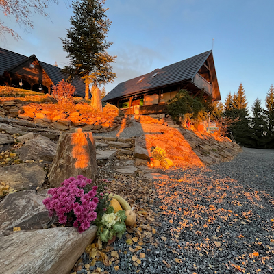 Mountain houses at sunset Simplicity Retreat Baisoara